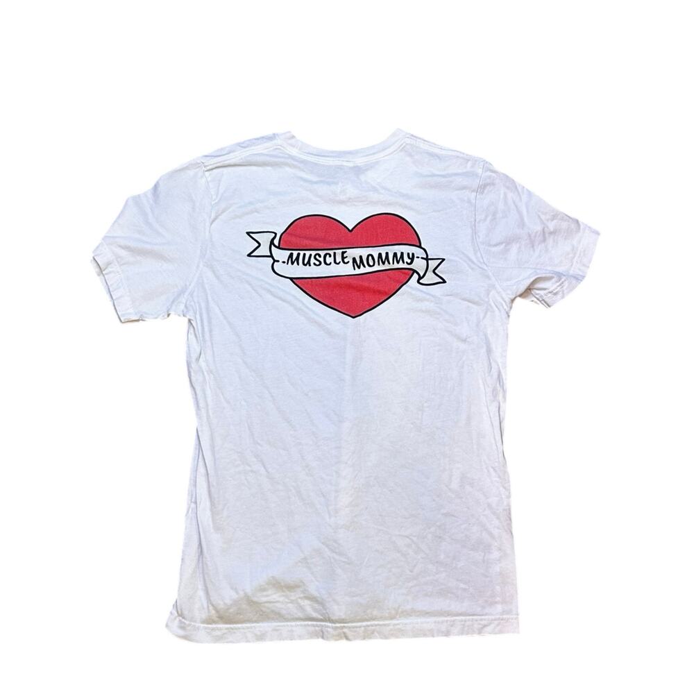 Muscle Mommy Women’s Funny Graphic T-Shirt White Red Heart Print Size Medium